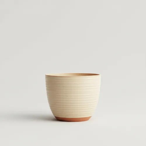 Květináč s kontrastní bází